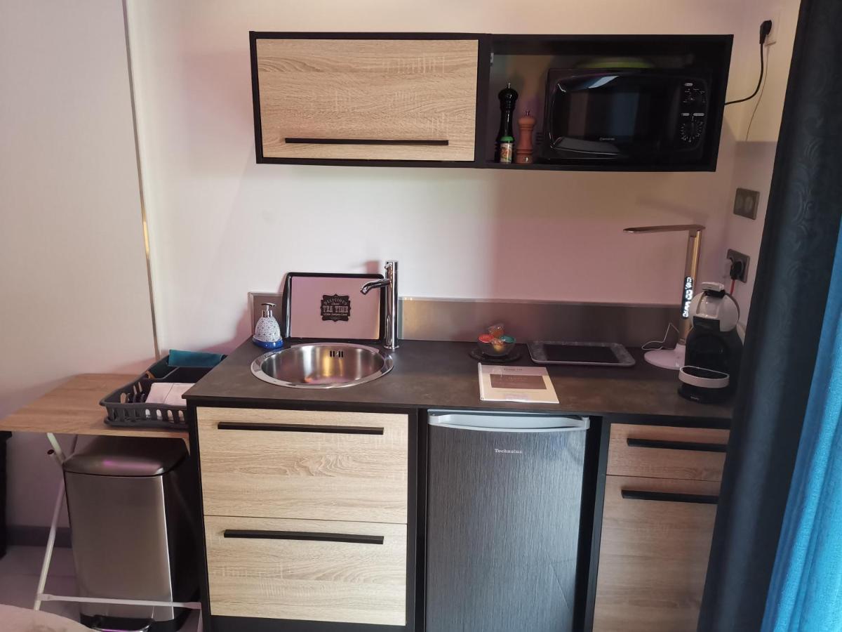 Hostal 170 Room 16 Service Appartement เลอ ตอมปง ภายนอก รูปภาพ