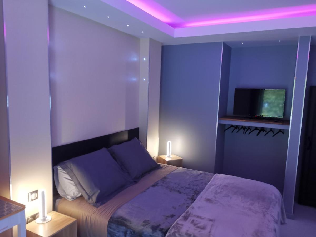Hostal 170 Room 16 Service Appartement เลอ ตอมปง ภายนอก รูปภาพ